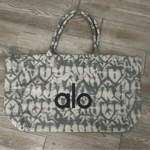 COPY - Brand New Alo Yoga Iconic Shopper Tote